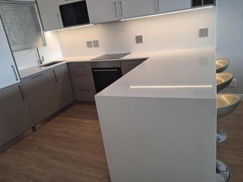 To Let 2 Bedroom Property for Rent in Vredehoek Western Cape